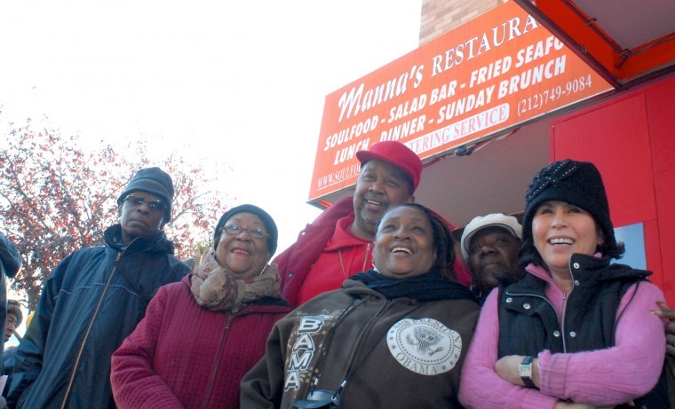 Manna's restaurant gives away free turkeys (36881)