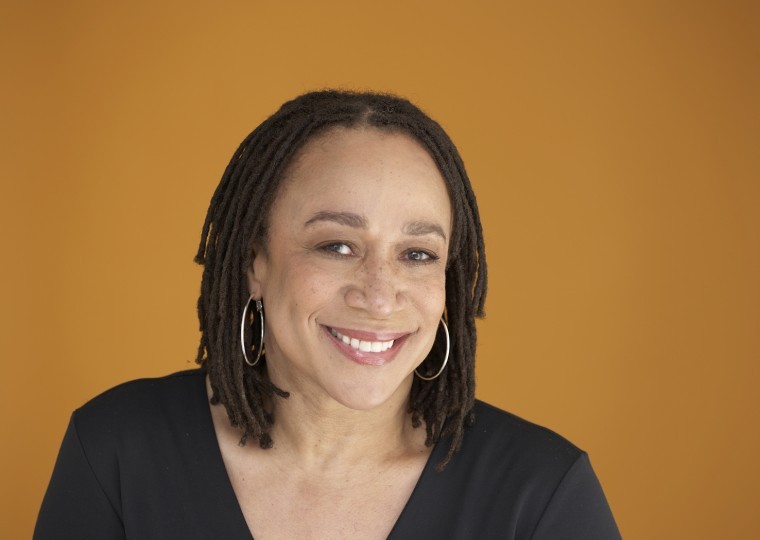 S. Epatha Merkerson to host new TV One series:  'Find Our Missing' to premiere Jan. 18 (36335)