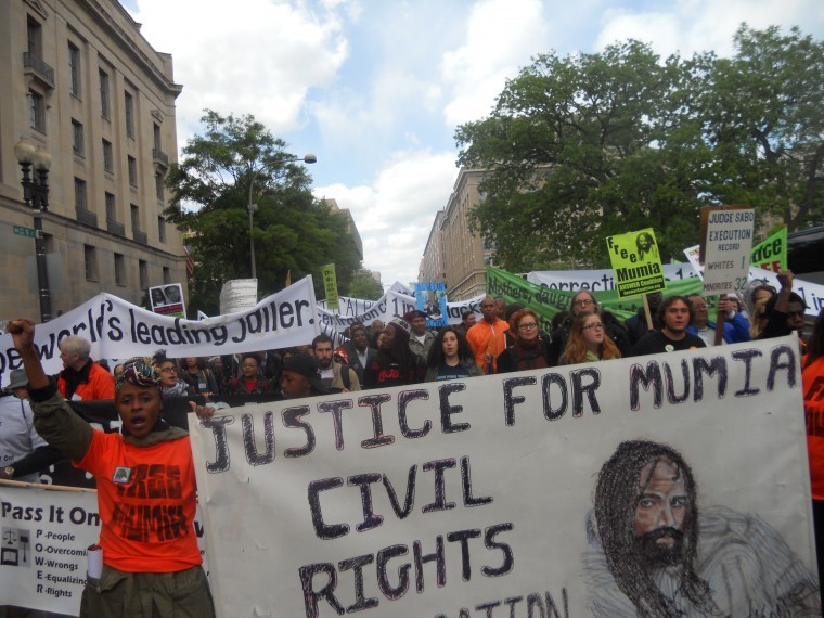 Over 1,000 occupy the DOJ for Mumia's 58th birthday (39139)