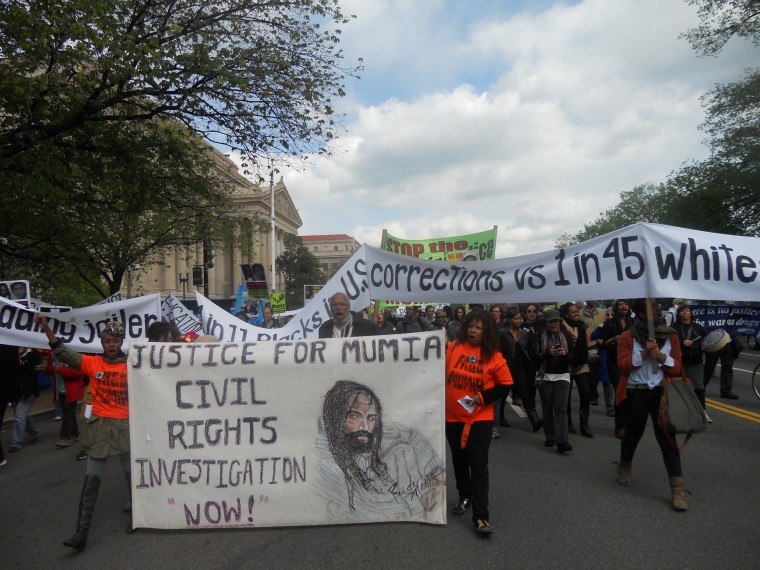 Over 1,000 occupy the DOJ for Mumia's 58th birthday (39138)