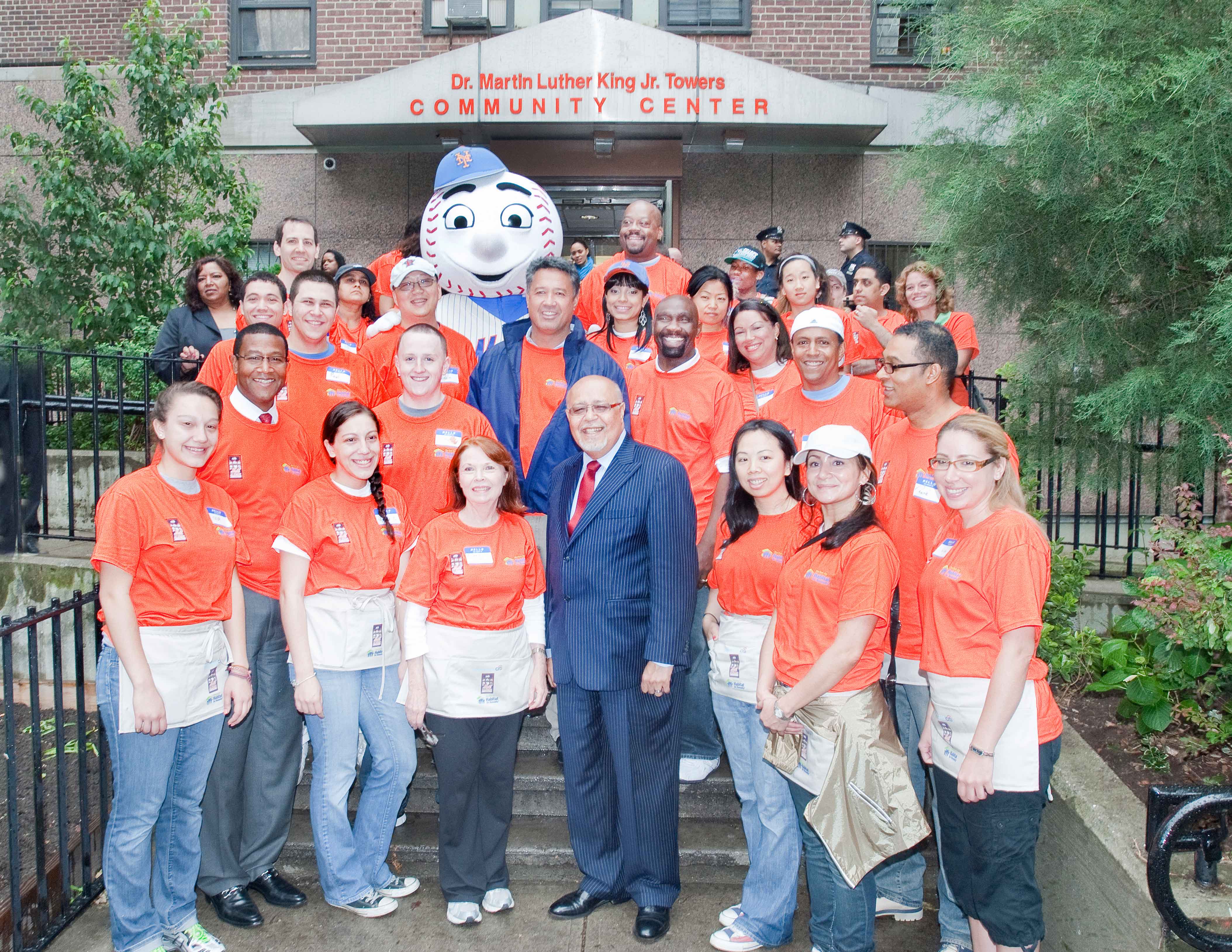 Mets legends Mookie Wilson and Ron Darling help brush up MLK Towers (38247)