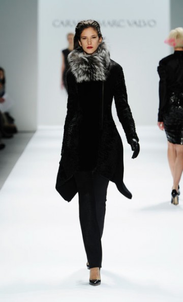 Evening elegance in Black and white (36245)