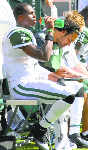 Geno Smith and Mark Sanchez proved working together works. (32094)