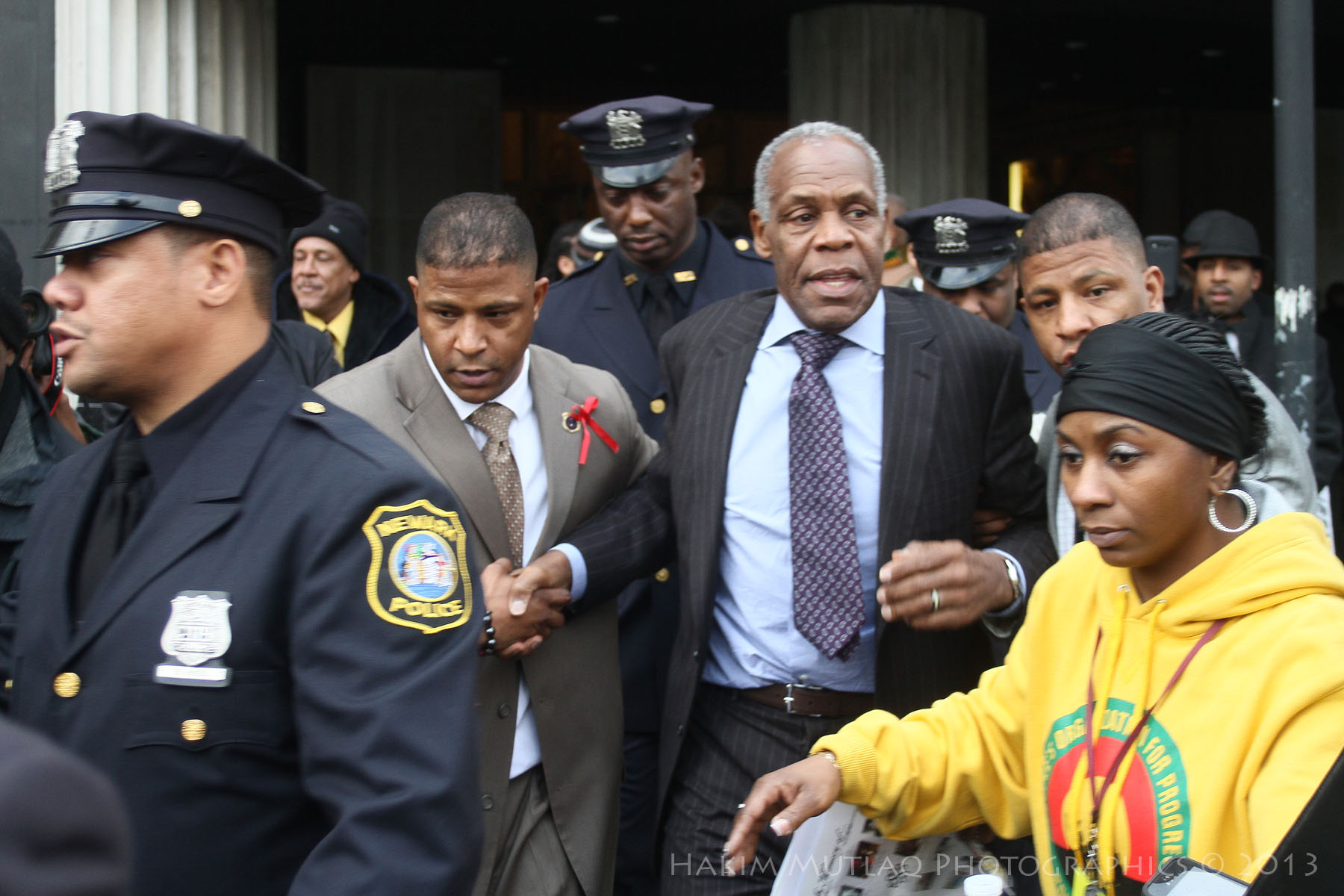 Danny Glover leaves the funeral. (57231)