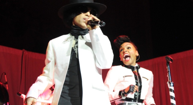Prince performs alongside Singer Janelle Monae. (55562)