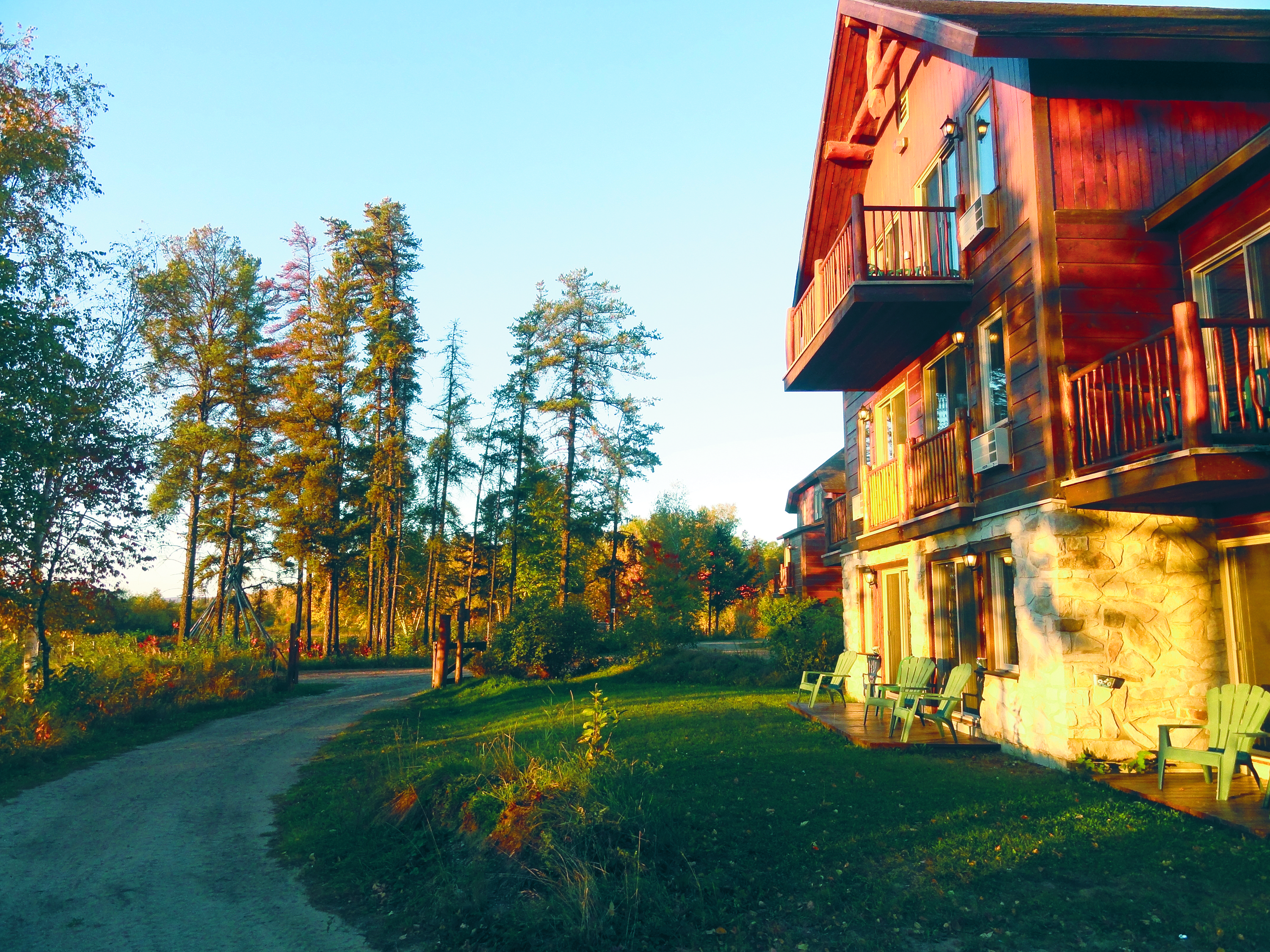 Auberge du Lac Taureau is a four-star log cabin-style resort nestled in a forest setting on the shores of majestic Lake Taureau. (71192)
