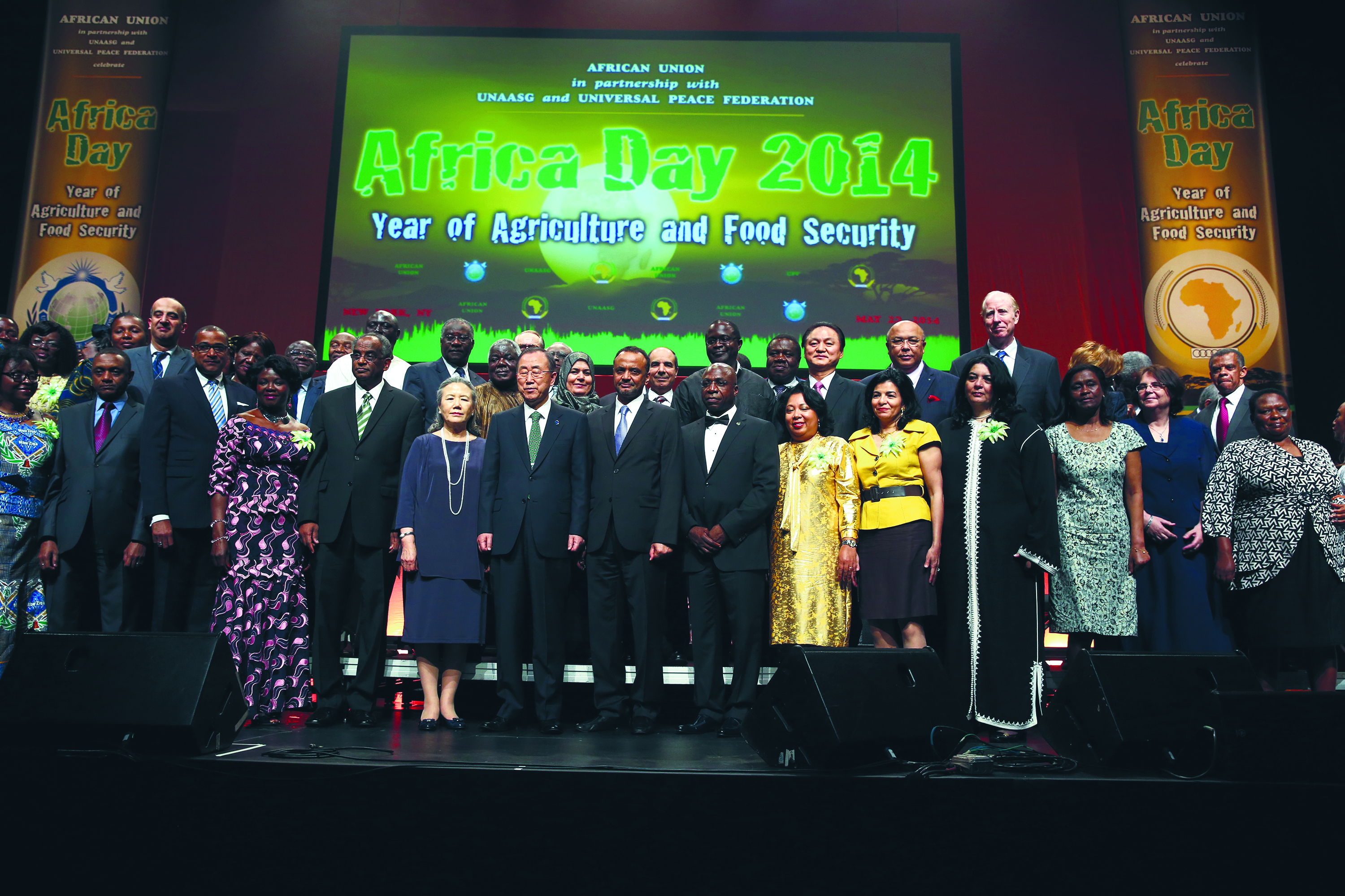 Ambassador Tete Antonio, U.N. Secretary General Ban Ki-Moon, Ambassador Mr. Sidi Mohamed Boubacare, Dr. Tageldine I. Hamad and Efua Serwah Kanda (76705)