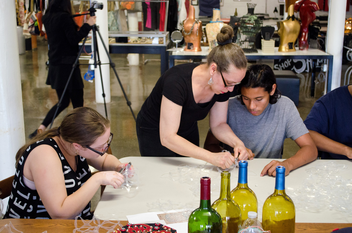 Jacqueline Puello-Raboy guides two trainees. (81861)