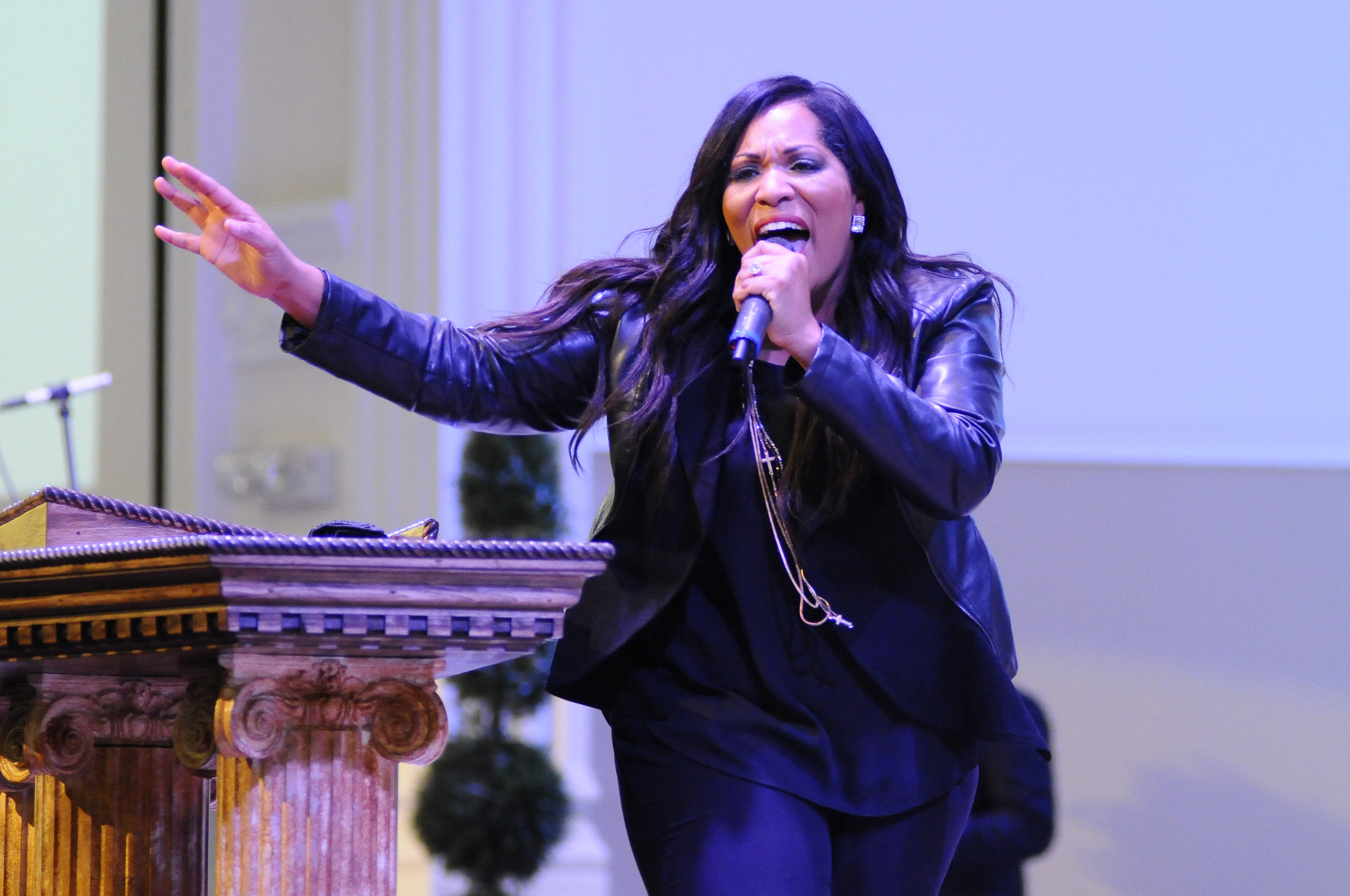 DaDra Crawford Greathouse hosted the 2015 international worship summit performed by the gospel heritage foundation. (126882)