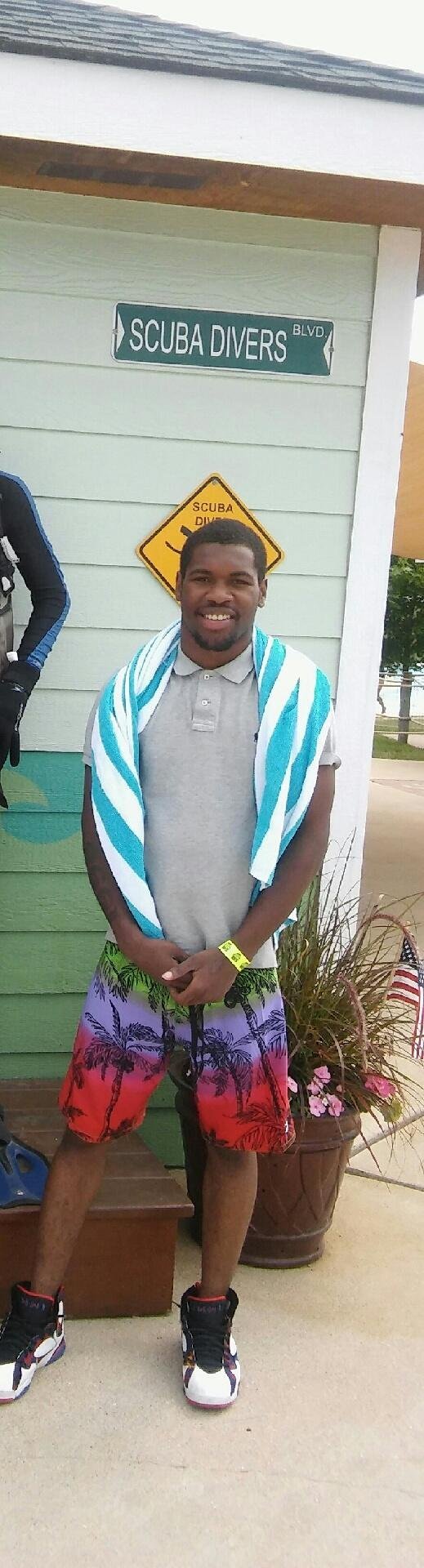 The family of Paul O'Neal, an African-American man, fatally shot in the back by Chicago police last week filed a federal civil rights lawsuit against the officers alleging wrongful death and excessive force. (213671)