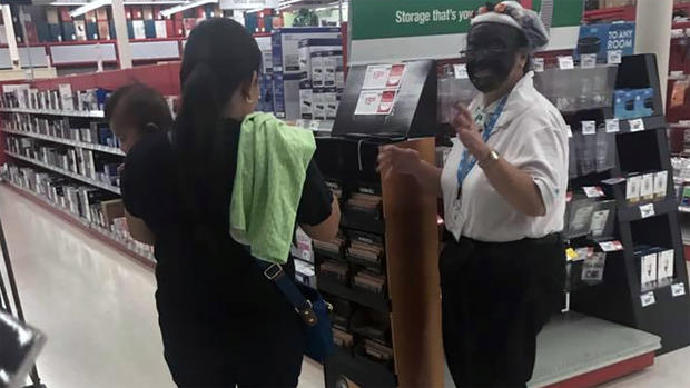 Staples employee in blackface (250816)