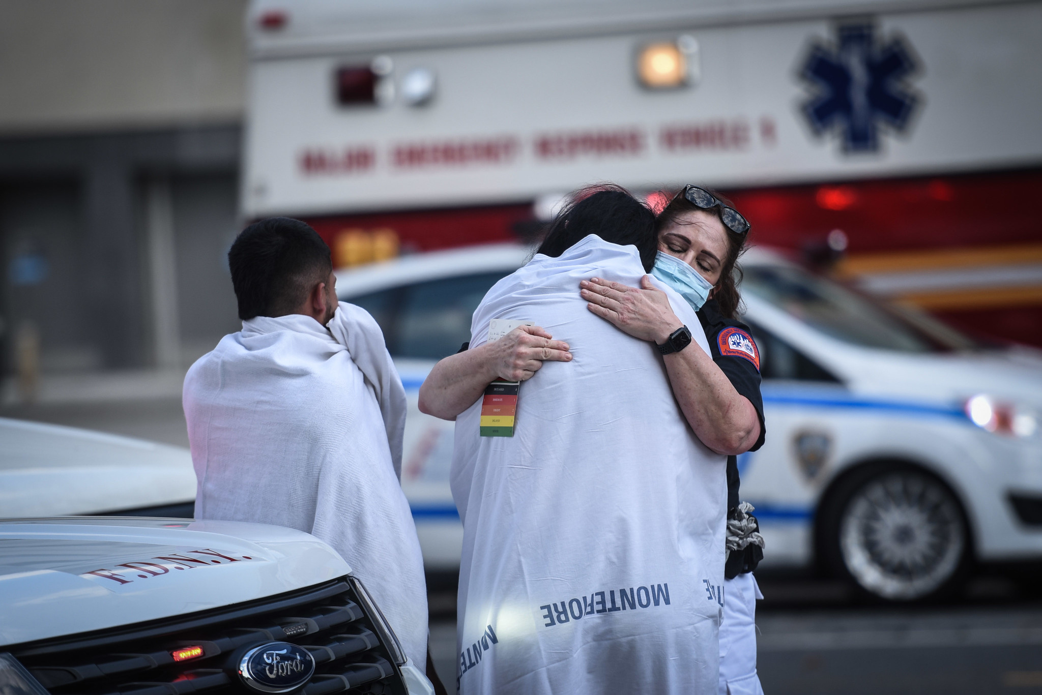 Woman, child killed when boat capsizes in Hudson River - New York ...