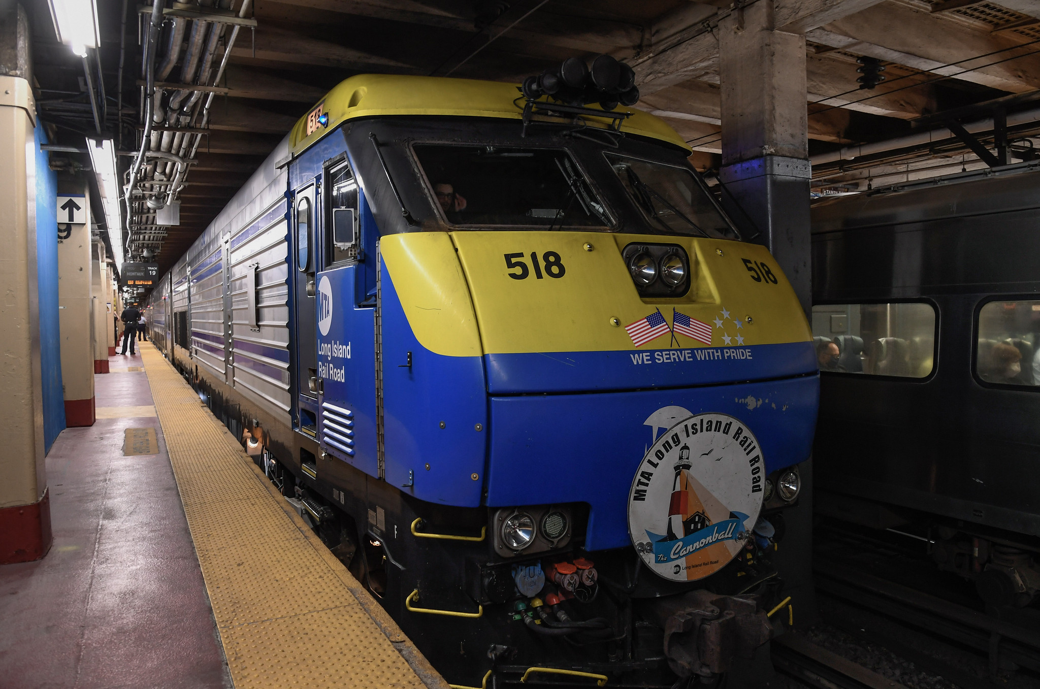 LIRR workers stand on business and walk out after strike deadline passes