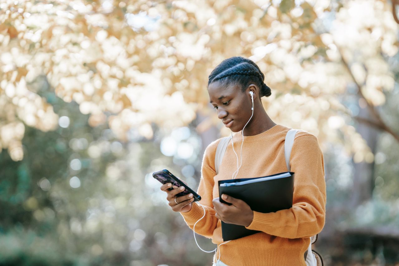 Traditional news sources being replaced with social media platforms